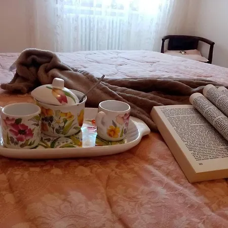 2 Bedrooms At Lucoli Apartment *